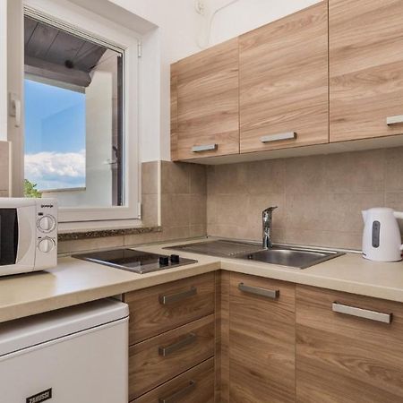 Rona Apartment Zdravko Барбарига Экстерьер фото