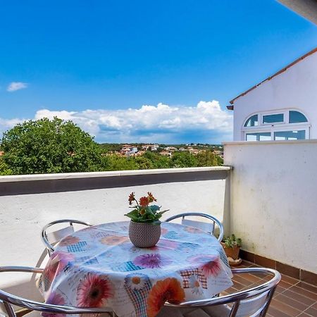Rona Apartment Zdravko Барбарига Экстерьер фото