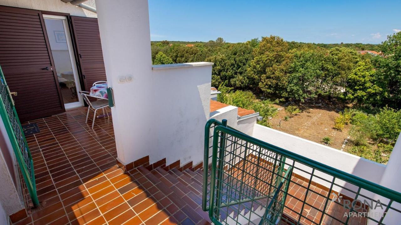 Rona Apartment Zdravko Барбарига Экстерьер фото