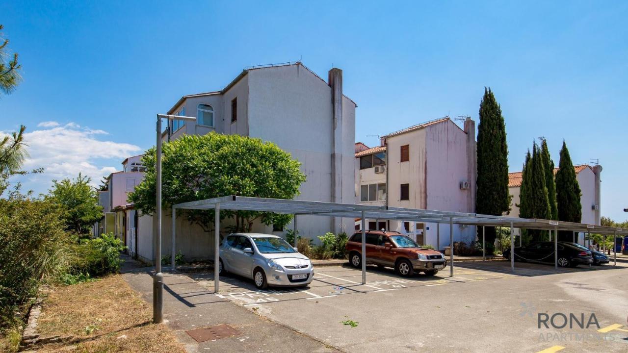 Rona Apartment Zdravko Барбарига Экстерьер фото